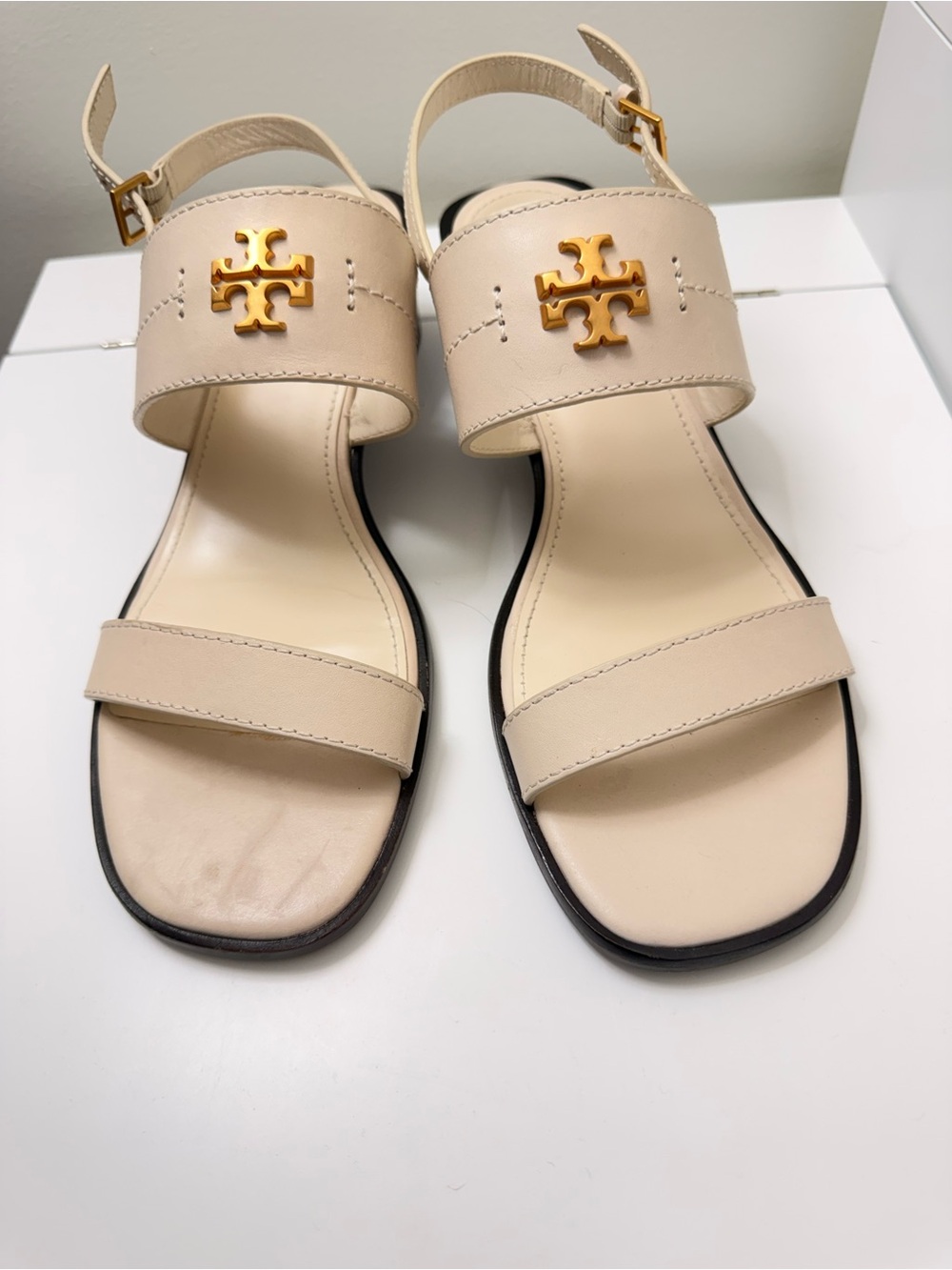 Tory Burch Eleanor Cream Leather Sandals with Gold Emblem- Size 11
